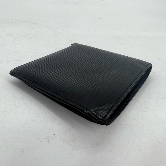 Louis Vuitton Epi bifold wallet - Picture 12 of 12